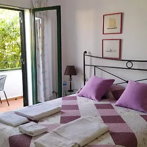 Séjour chez l'habitant Magnolia, Habitacion Matrimonial Con Bano Uso Privado, En Casa Compartida, Palafrugell